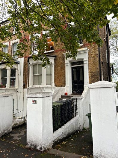 1 Bedroom Flat To Rent In Hall Floor Flat, Rosendale Road, Lambeth, SE21