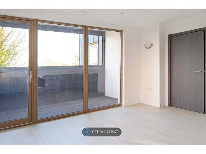 1 Bedroom Flat To Rent In Staines Road, Hounslow, TW4