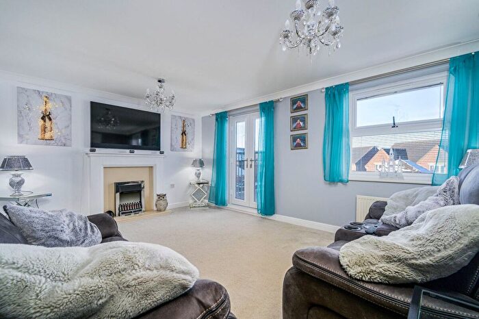 5 Bedroom Town House For Sale In Meadow Croft, Drighlington, BD11