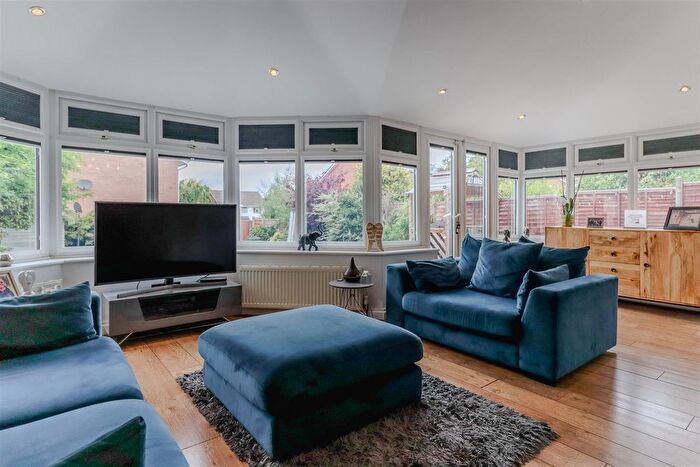 4 Bedroom Detached House For Sale In Coopers Walk, Bubbenhall, CV8