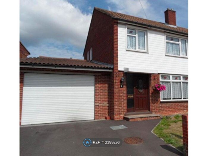 3 Bedroom Semi-Detached House To Rent In Oak Way, Aldershot, GU12