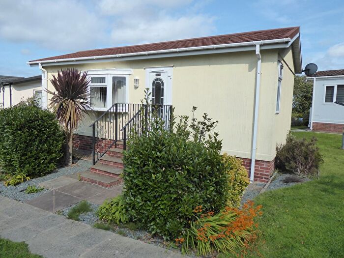 1 Bedroom Mobile/park Home For Sale In The Vicarage Park, Coast Road, Ffynnongroyw, Holy Well, CH8