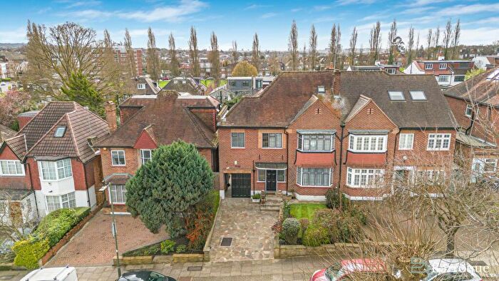 5 Bedroom House For Sale In Arden Road, Finchley, N3