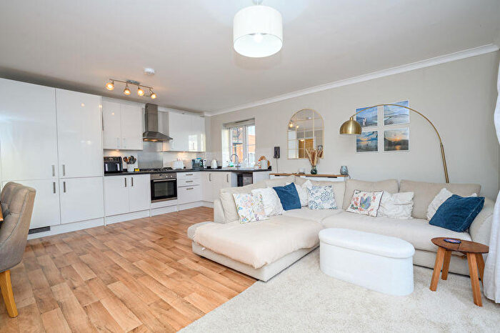 2 Bedroom Flat For Sale In Alderson Grove, Hersham, Walton-On-Thames, KT12