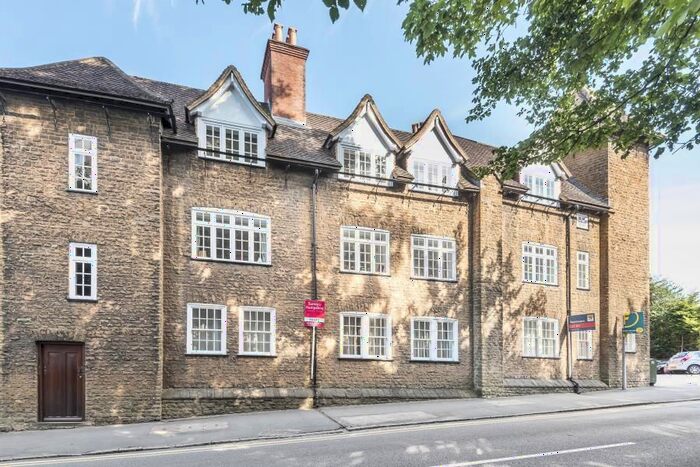 2 Bedroom Flat To Rent In Portsmouth Road, Guildford, GU2