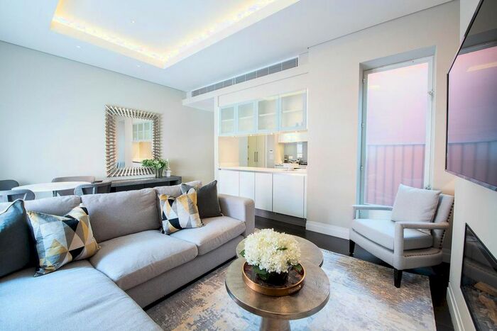 2 Bedroom Flat To Rent In Green Street, Mayfair, W1K