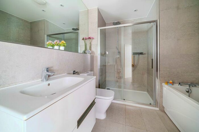 2 Bedroom Apartment For Sale In St. Leonards Road, Windsor, SL4