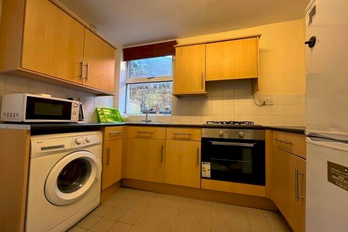 4 Bedroom Flat To Rent In Crookes, Sheffield, S10