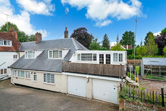 3 Bedroom End Of Terrace House For Sale In Piccotts End, Hemel Hempstead, Hertfordshire, HP1