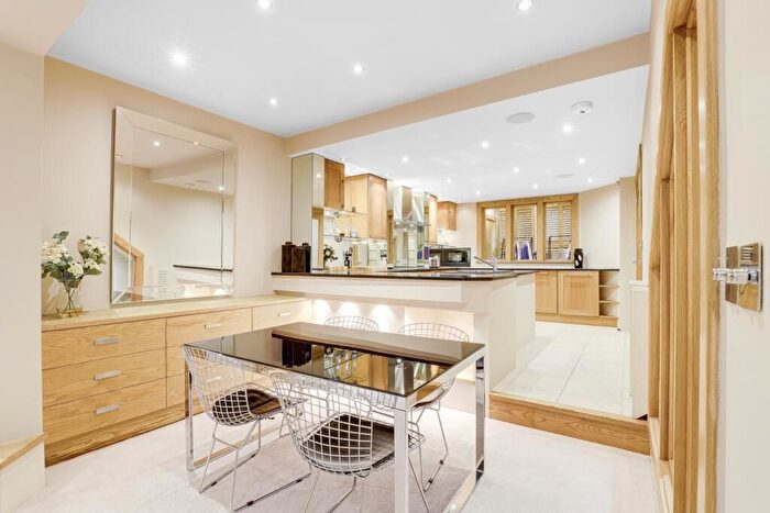 6 Bedroom Terraced House To Rent In North Street, Egham, TW20