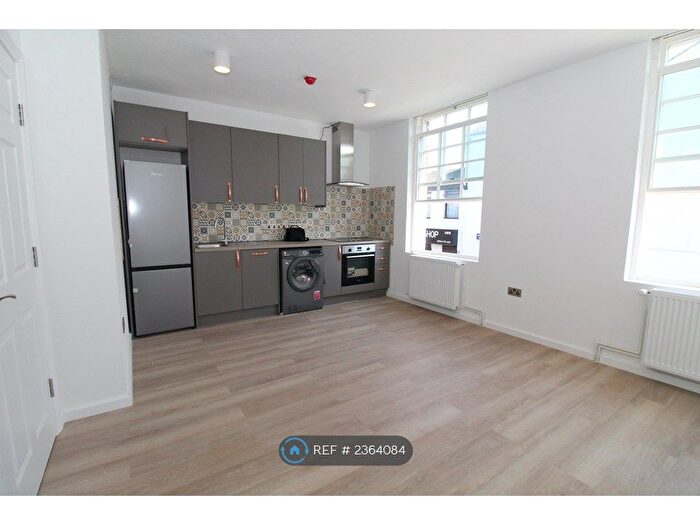 1 Bedroom Flat To Rent In Whitehall Street, Rochdale, OL12
