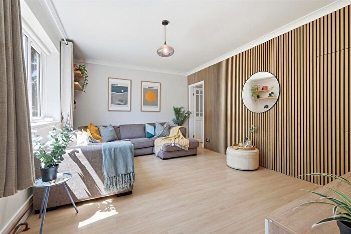3 Bedroom Flat For Sale In Springfield Gardens, Woodford Green, Essex, IG8