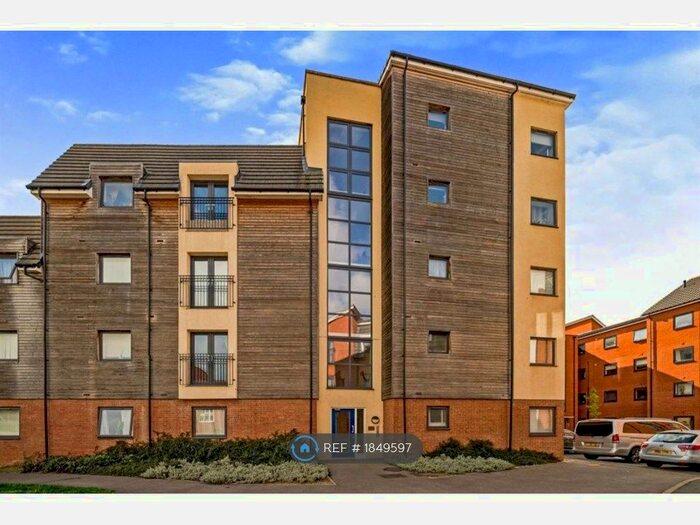 2 Bedroom Flat To Rent In Quercetum Close, Aylesbury, HP19