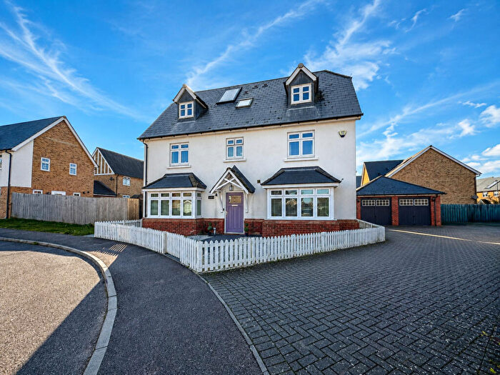 6 Bedroom Detached House For Sale In Nursery Drive, Hawkwell, SS5