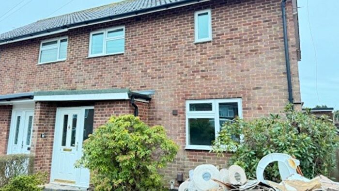 3 Bedroom Semi-Detached House For Sale In Owens Way, Rickmansworth, WD3