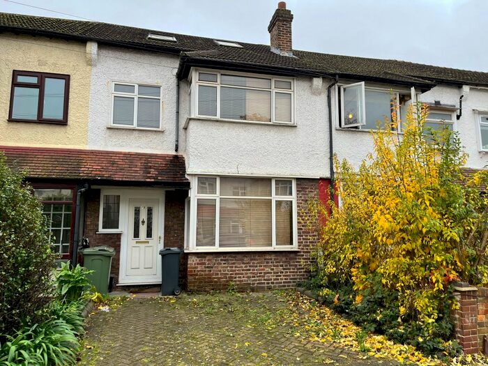 4 Bedroom Semi-Detached House To Rent In Runnymede Crescent, London, SW16