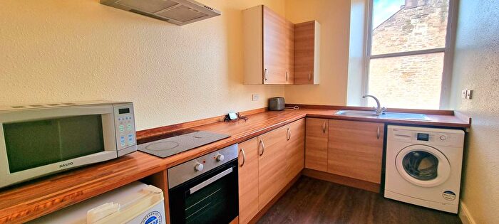 2 Bedroom Flat To Rent In Albert Street, Dundee, DD4