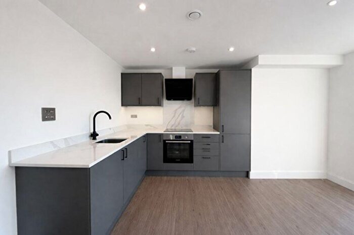 2 Bedroom Flat To Rent In Mitchley Hill, South Croydon, CR2