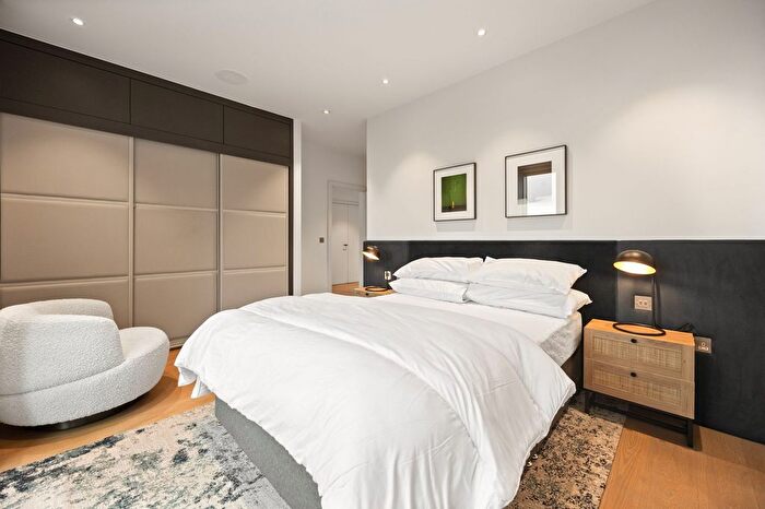 2 Bedroom Flat For Sale In Queens Park Place, Albert Road, NW6