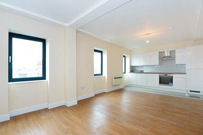 2 Bedroom Flat To Rent In Cambridge Street, Aylesbury, HP20