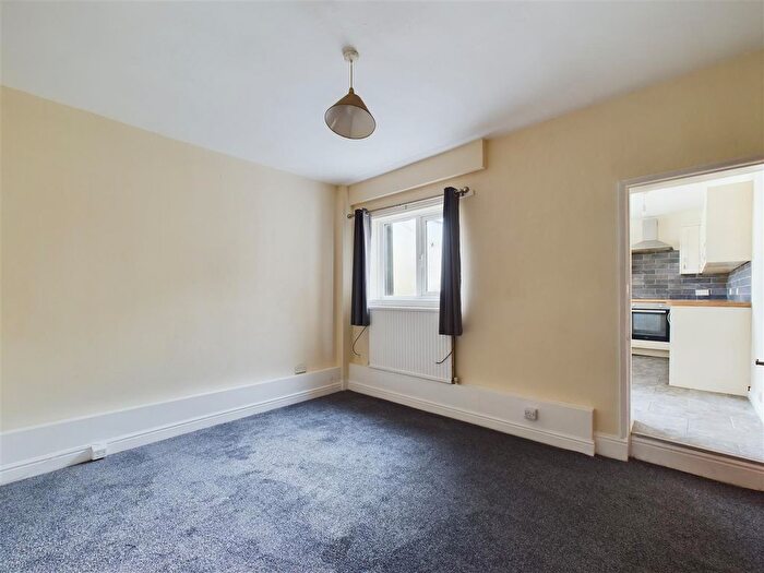 3 Bedroom Terraced House For Sale In Nelson Street, Scarborough, YO12