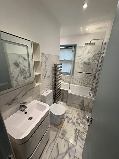 1 Bedroom Flat To Rent In Cambridge Heath Road, London Hackney, E2