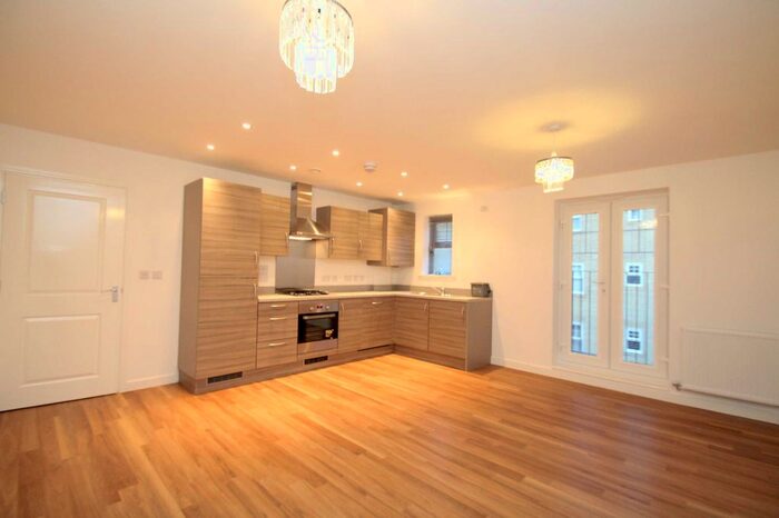 2 Bedroom Flat To Rent In Renwick Drive, Trinity Village, Bromley BR2