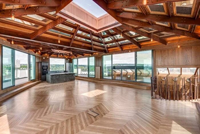 4 Bedroom Flat To Rent In Holmes Road, Kentish Town, London, NW5