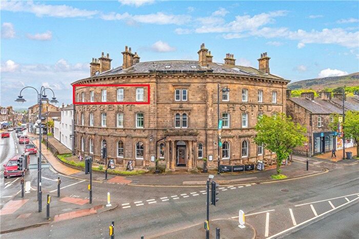 2 Bedroom Flat For Sale In The Crescent Apartments, Crescent Court, Ilkley, West Yorkshire, LS29