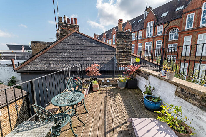 3 Bedroom Terraced House For Sale In Amies Street, London, SW11