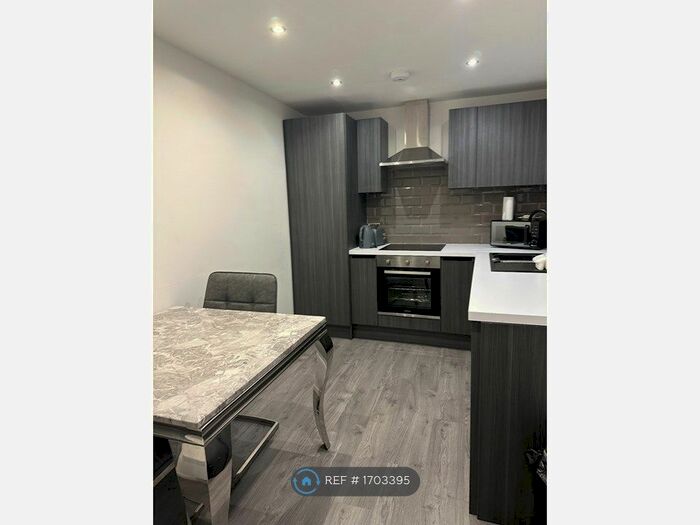 1 Bedroom Flat To Rent In Empire House, Bradford, BD1