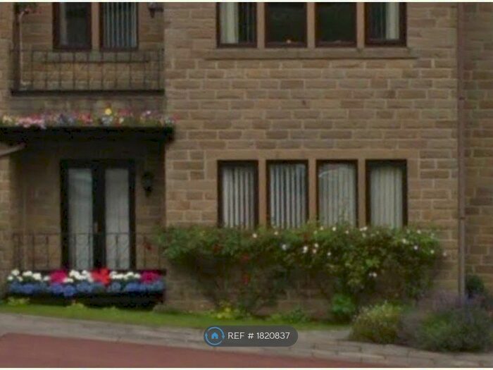2 Bedroom Flat To Rent In Hall Lee Fold, Huddersfield, HD3