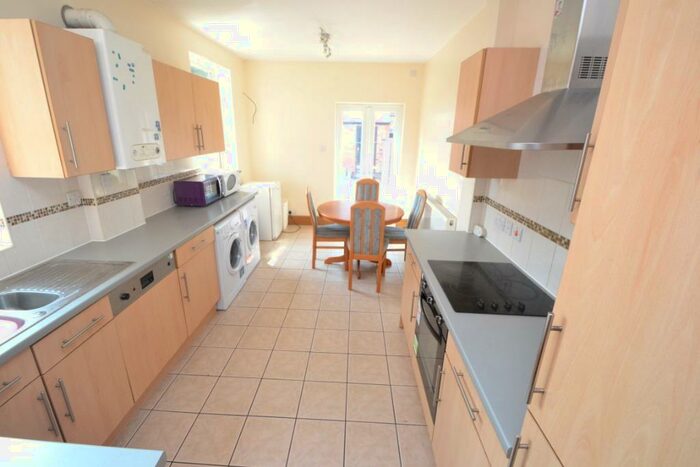 5 Bedroom Detached House To Rent In Melton Road, West Bridgford, NG2