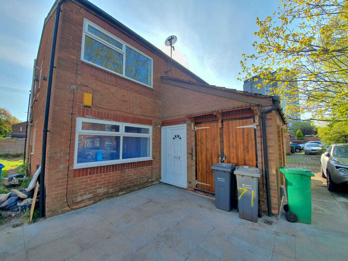 2 Bedroom Maisonette To Rent In Pink Bank Lane, Manchester, M12