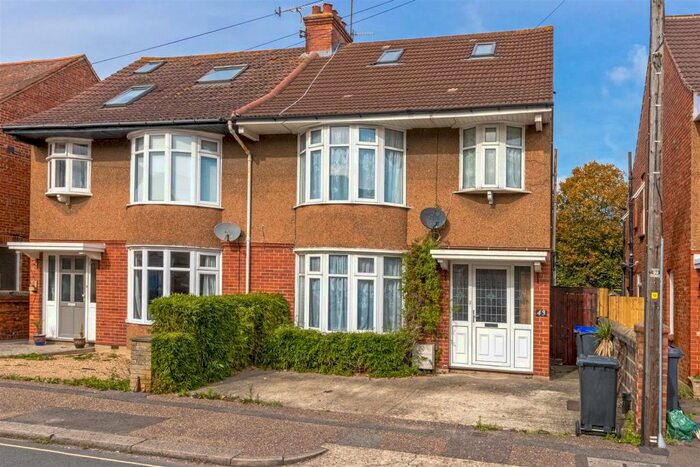 3 Bedroom Semi-Detached House To Rent In King Edward Avenue, Worthing, BN14