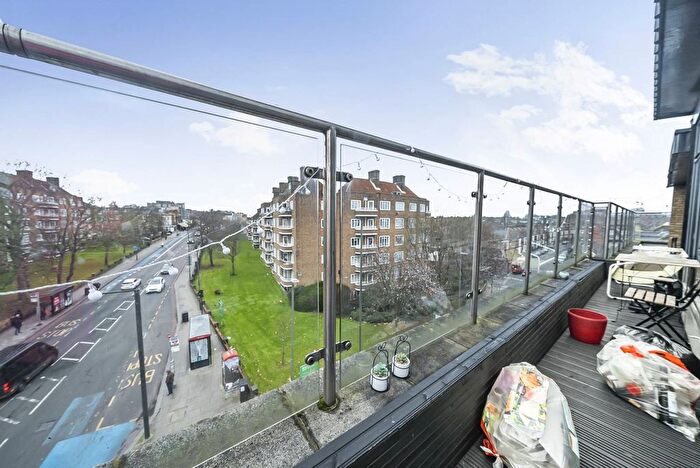 3 Bedroom Flat To Rent In Balham Hill, Balham, London, SW12