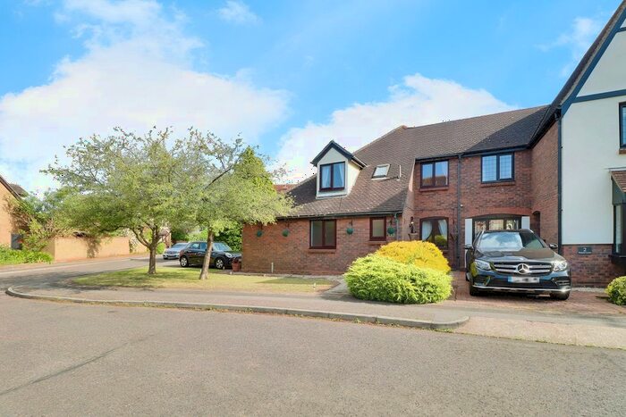 4 Bedroom Semi-Detached House To Rent In Parsons Lawn, Southend-On-Sea, SS3