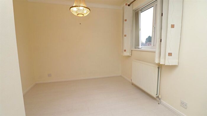 2 Bedroom Detached Bungalow For Sale In Sandalwood Rise, Swinton, Mexborough, S64