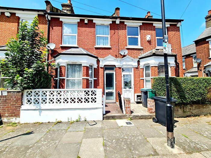 4 Bedroom Terraced House To Rent In Graham Road, Turnpike Lane, N15