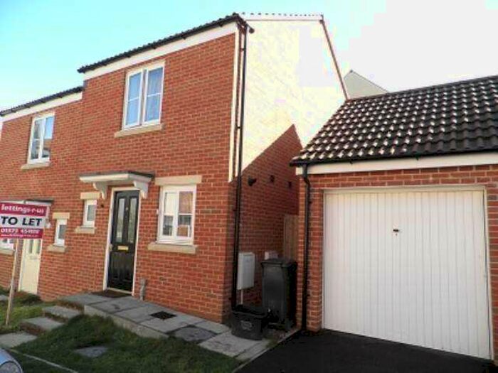 2 Bedroom House To Rent In Slipps Close, Frome, Somerset, BA11