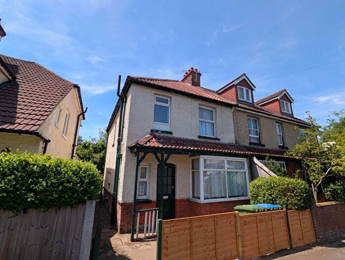 3 Bedroom Semi-Detached House To Rent In Woodmill Lane, Southampton, SO18