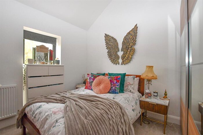 2 Bedroom Cottage To Rent In Bradden Lane, Gaddesden Row, HP2
