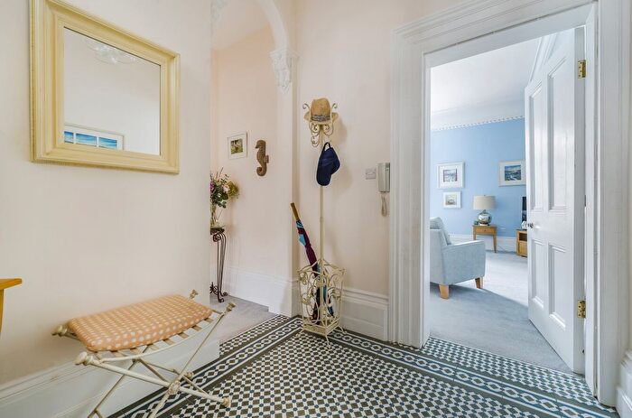2 Bedroom Flat For Sale In Douglas Avenue, Exmouth, Devon, EX8