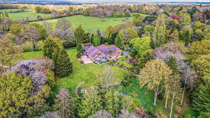 6 Bedroom Detached House For Sale In Jubilee Road, Finchampstead, Wokingham, Berkshire, RG40