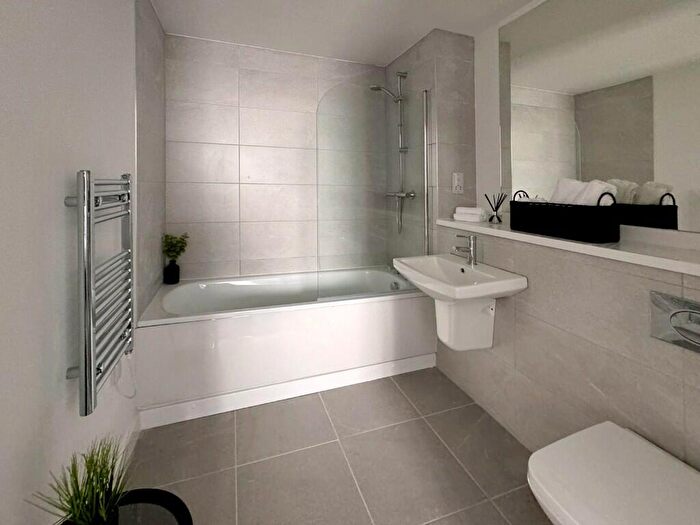 1 Bedroom Apartment For Sale In Oldfield Road, Manchester, Greater Manchester, M5