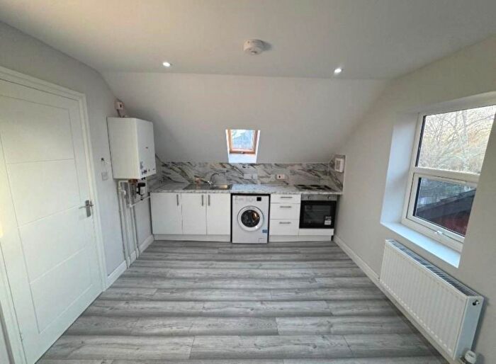 2 Bedroom Flat To Rent In Tilehurst Road, Reading, RG30