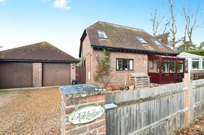 4 Bedroom Detached House For Sale In Alderholt Road, Sandleheath, Fordingbridge, SP6