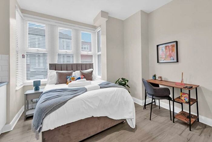 1 Bedroom Studio To Rent In Wightman Road, Haringey, London, N8