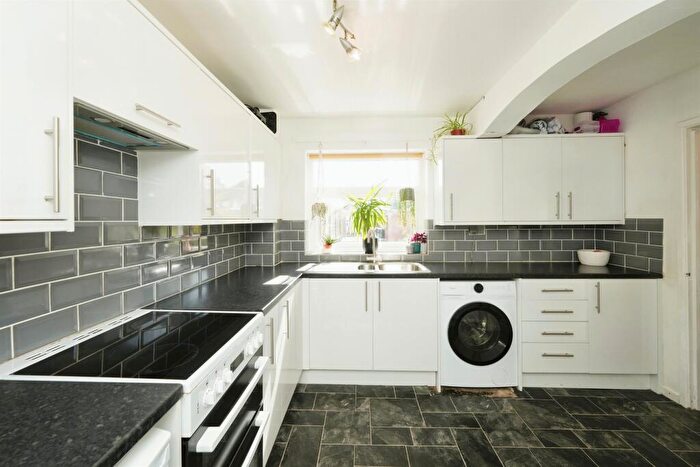 3 Bedroom End Of Terrace House For Sale In Blakeney Road, Patchway, Bristol, BS34
