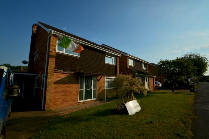 5 Bedroom Detached House To Rent In Lambourne Drive, Maidenhead, Berkshire, SL6